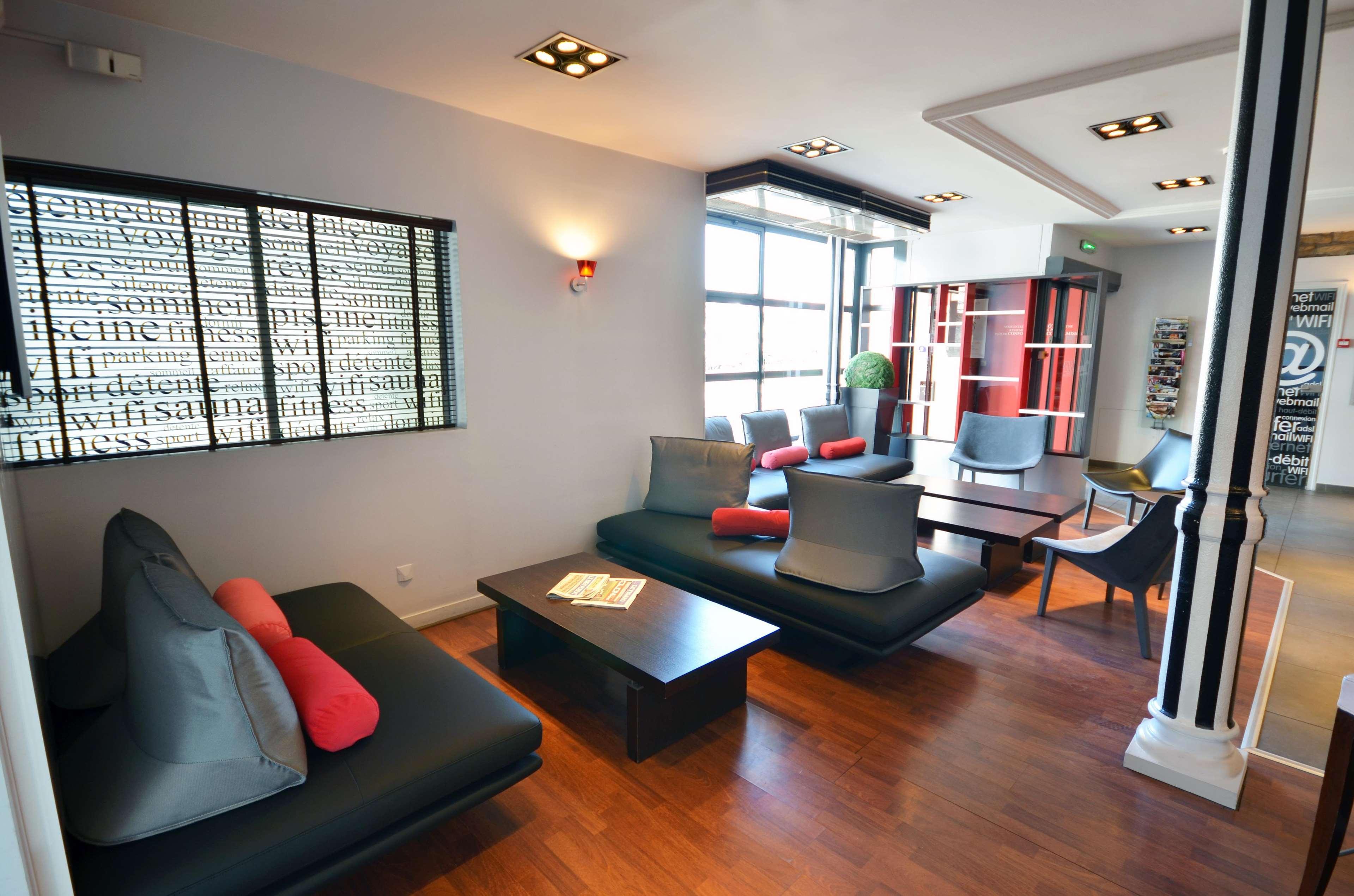 Kyriad Gare Hotel 3*