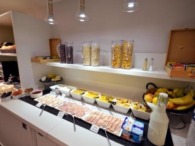 Kyriad Gare Hotel 3*